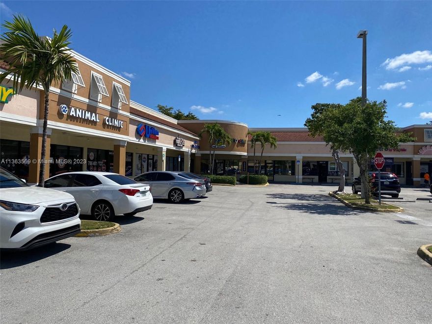 LOCATION-LOCATION-LOCATION. THIS IS A GREAT AND DESIRABLE SHOPPING CENTER, OFFERING BAY #10 WITH 1040SQFT OF SPACE FORMELY USED BY PASTEUR, NICE TILED FLOORS, RECEPTION DESCK, COFFE STATION, HUGE STORAGE PLACE, NICE AND CLEAN BATHROOM, VERY GOOD AND COLD A/C UNIT, GOOD LIGHTING OUTSIDE AND THERE ARE PLENTY OF PARKING SPACES, YOUR CLIENTS WILL NEVER HAVE TO WORRY ABOUT PARKING FINDING A SPACE, ALSO THE SHOPPING CENTER OFFER VARIOUS RESTAURANTS OPTIONS AS WELL, AMONG OTHER BUSINESSES.