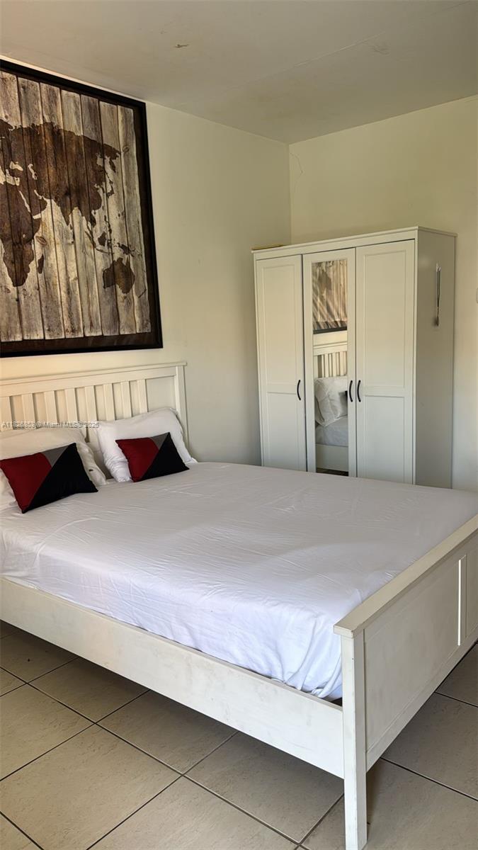 Great location close to everywhere, easy to show, only blocks from the beach, the unit you can get with all the furniture and everything, ready to rent it