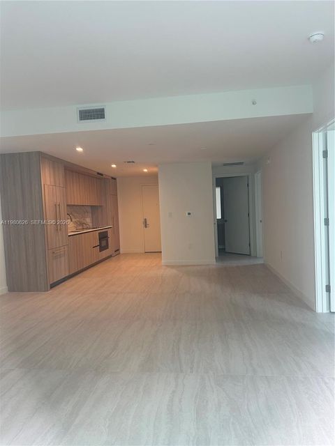 77 SE 5th st 2506 Miami FL 33131