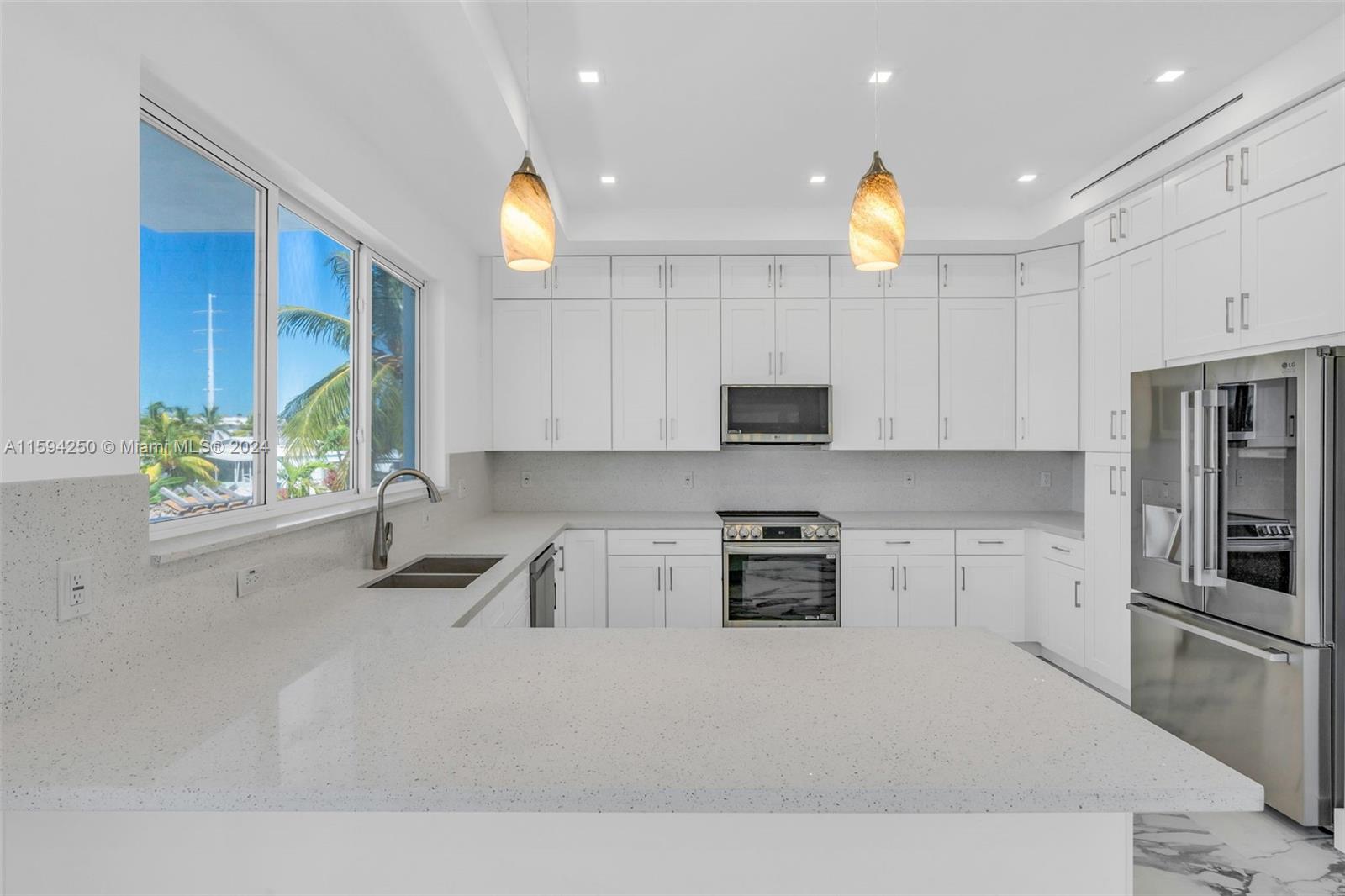 Photo 10 of 52 of 84 Coral Way house
