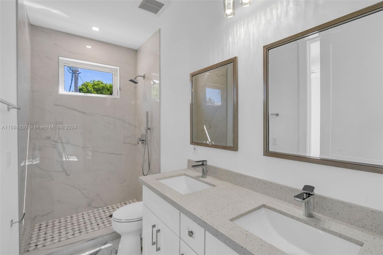 Photo 15 of 52 of 84 Coral Way house