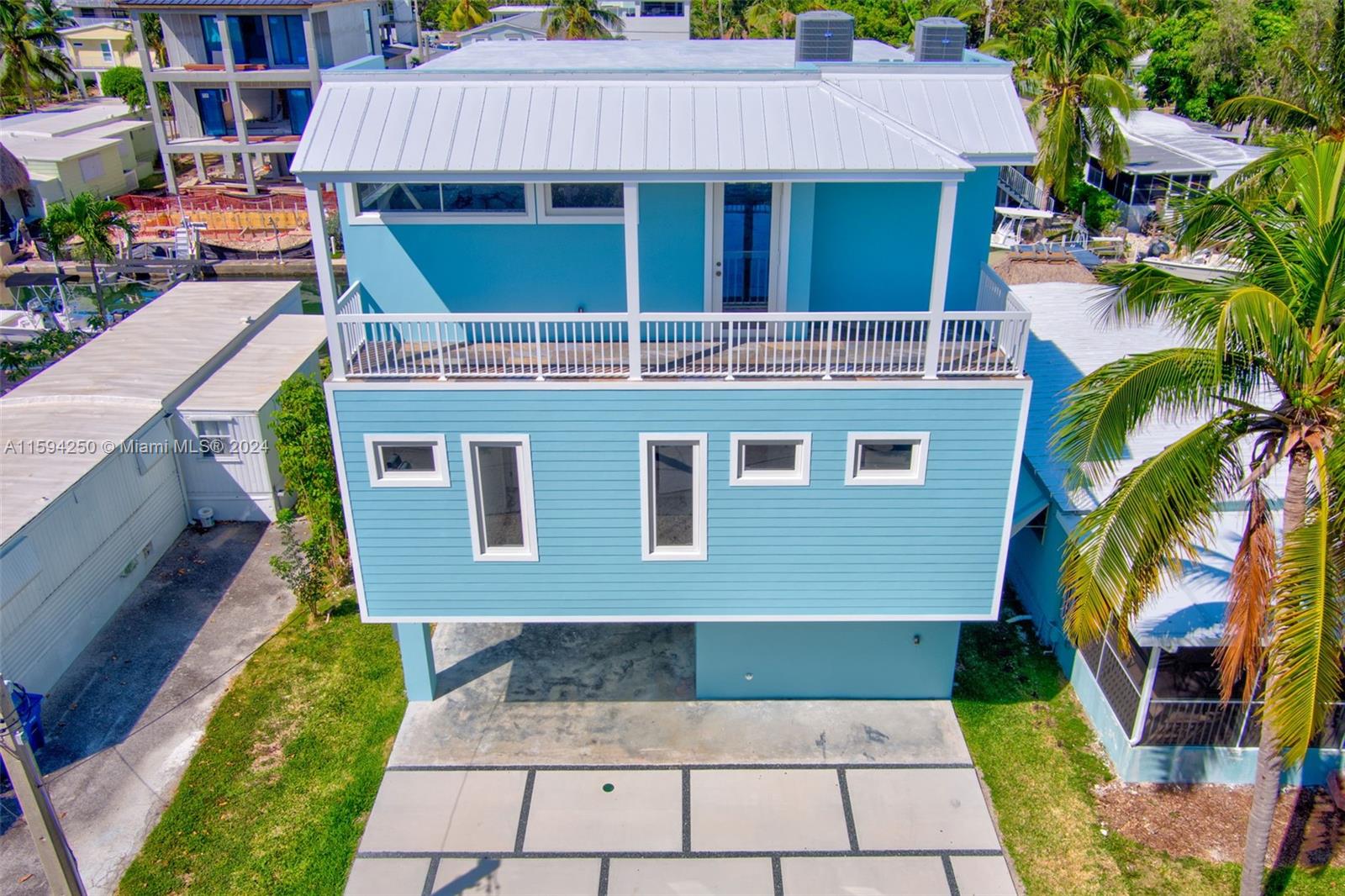 Photo 3 of 52 of 84 Coral Way house