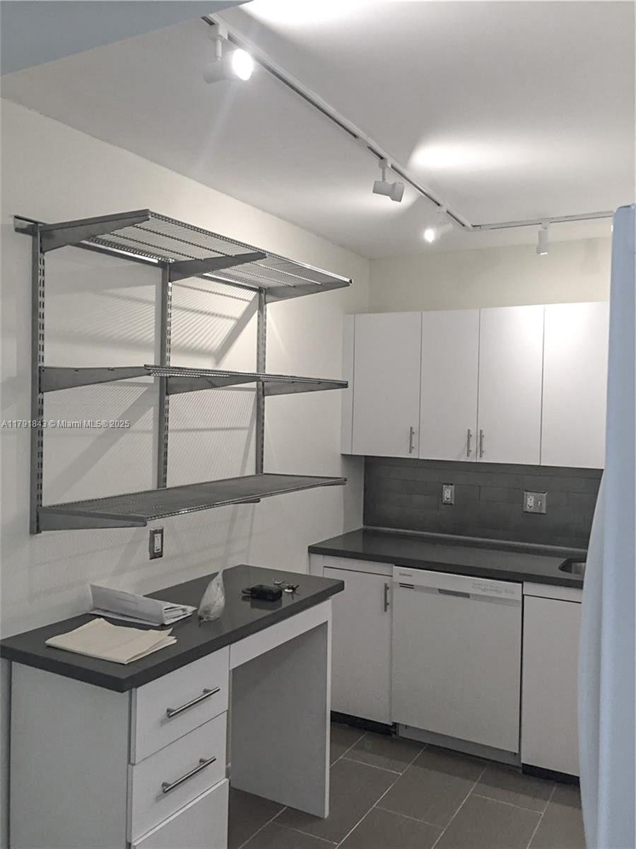 OLYMPUS CONDO PHASE - Residential