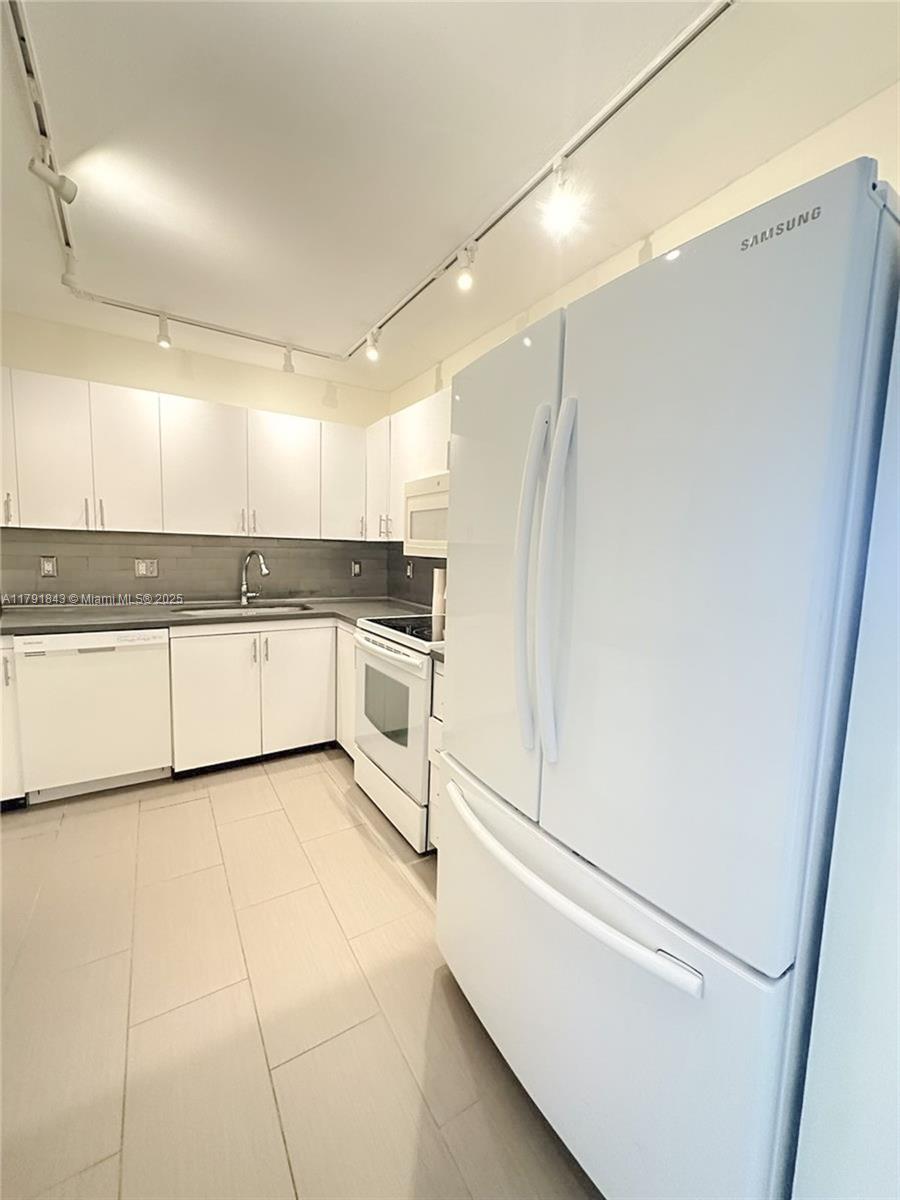 OLYMPUS CONDO PHASE - Residential
