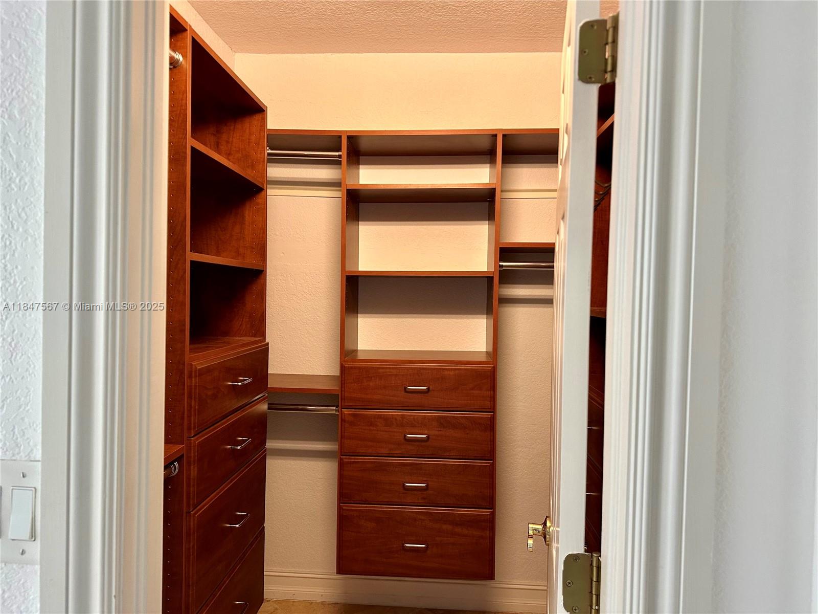 OCEANVIEW BUILDING B COND - Residential