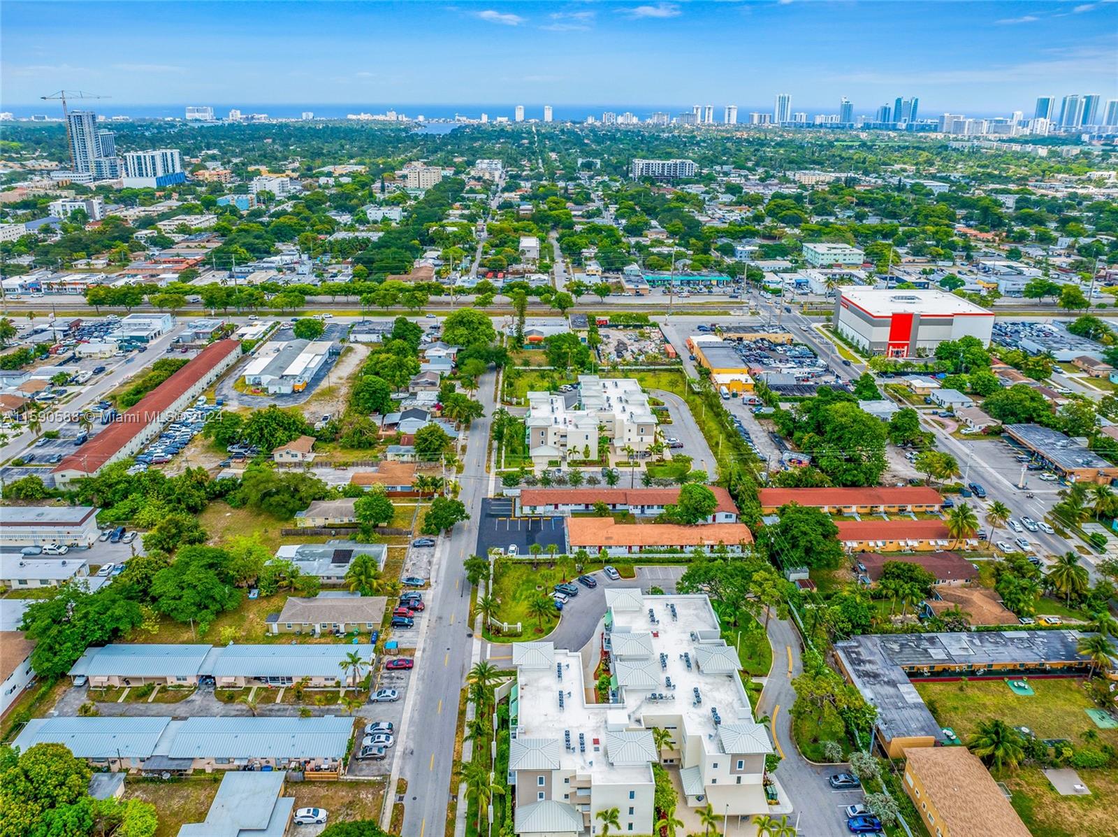 HOLLYWOOD LITTLE RANCHES - Residential Income