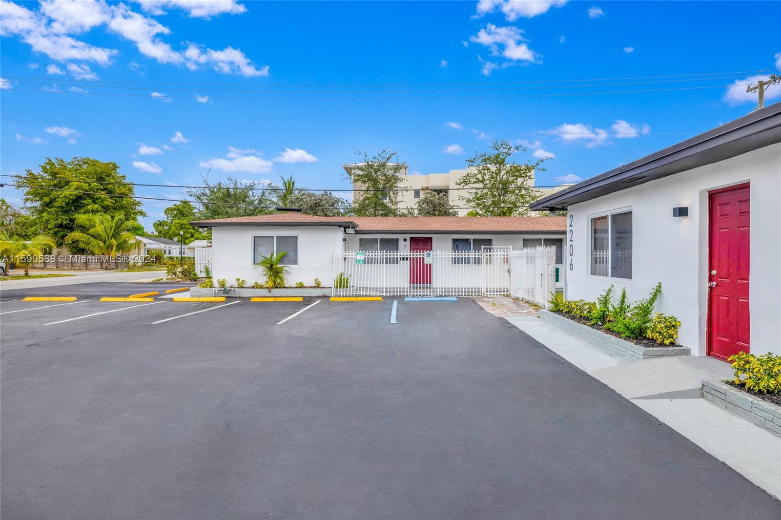 HOLLYWOOD LITTLE RANCHES - Residential Income