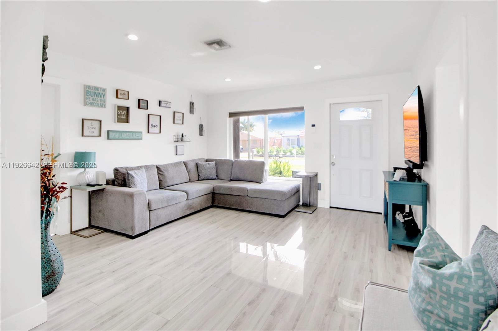 NORTH ANDREWS TERRACE FIR - Residential