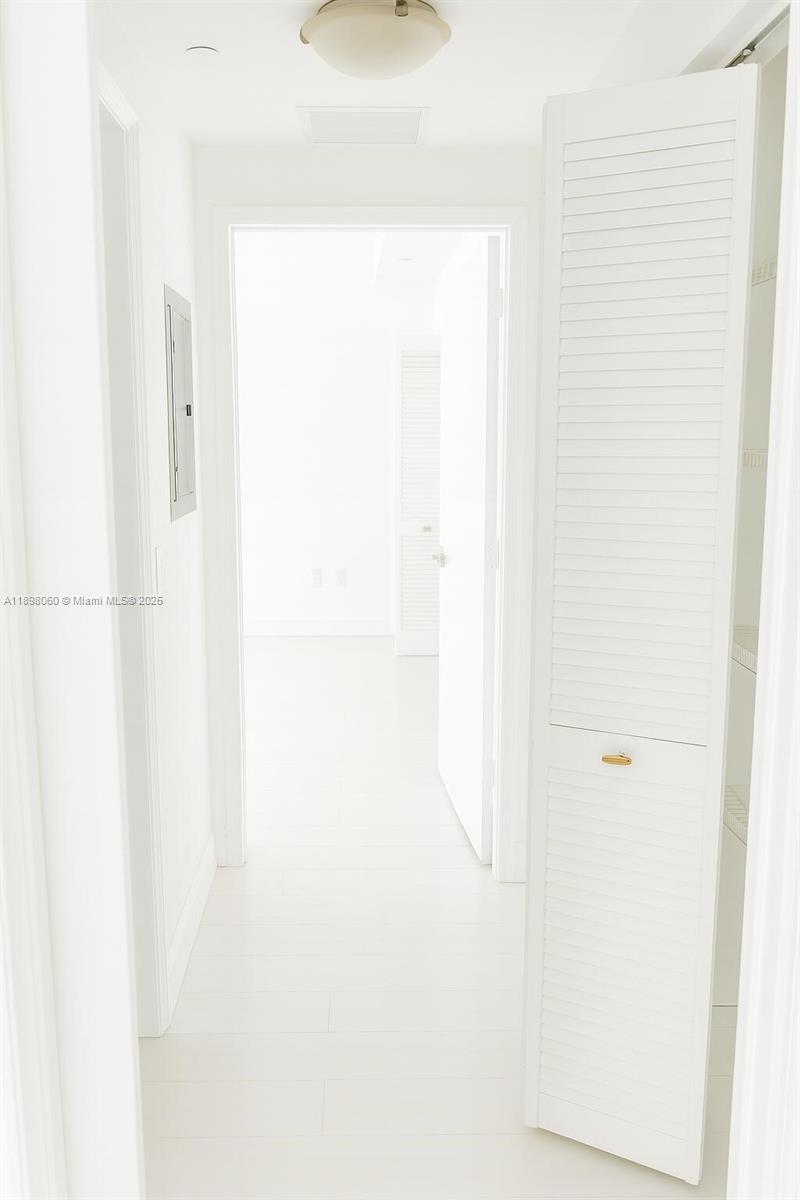 THE PLAZA 901 BRICKELL CO - Residential Lease