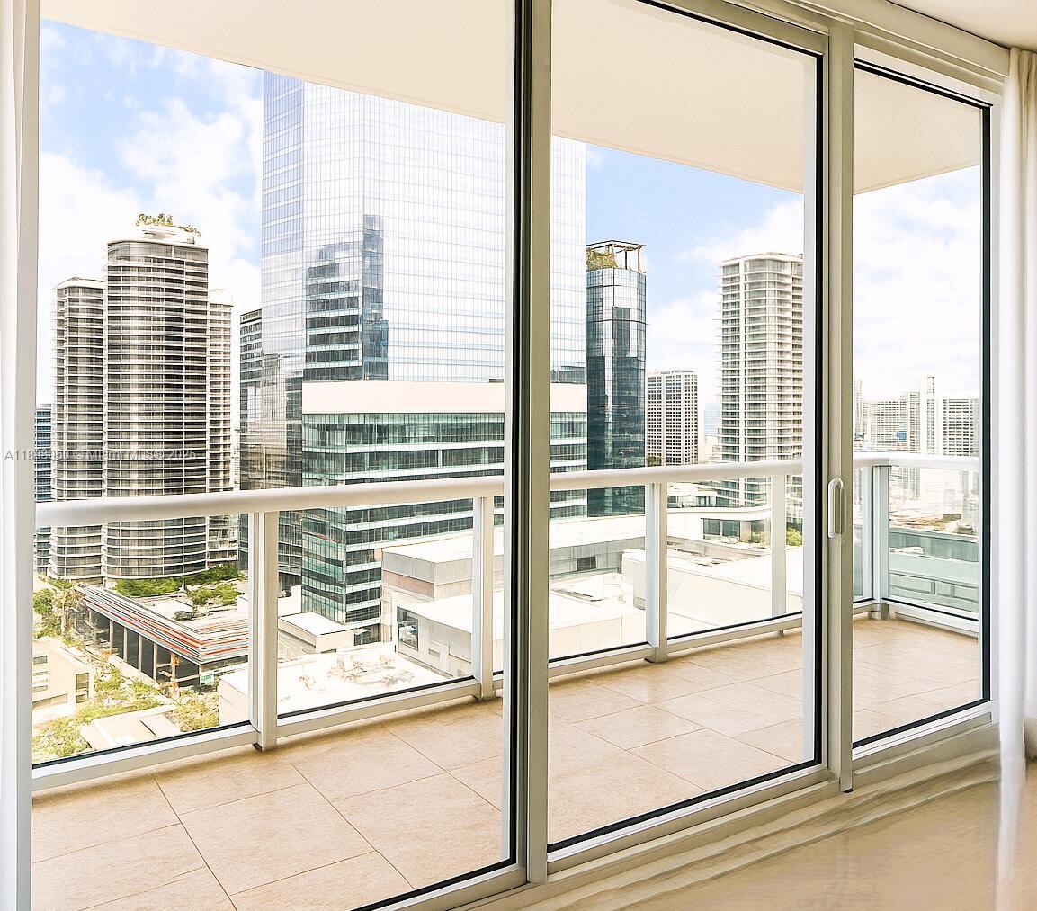 THE PLAZA 901 BRICKELL CO - Residential Lease