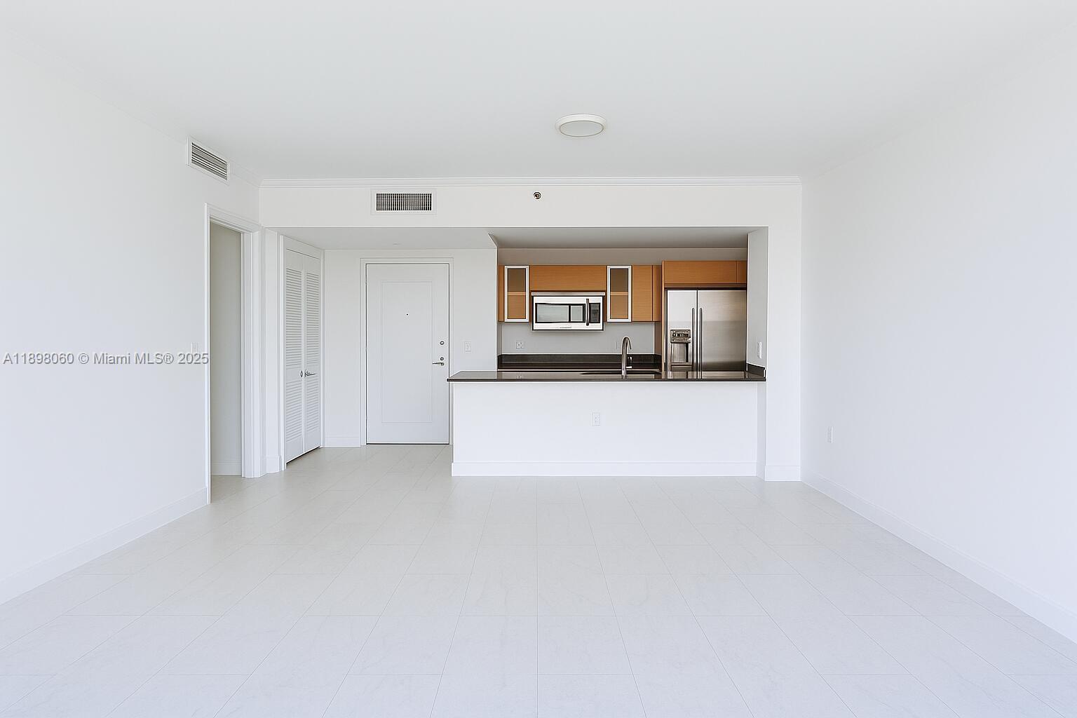 THE PLAZA 901 BRICKELL CO - Residential Lease
