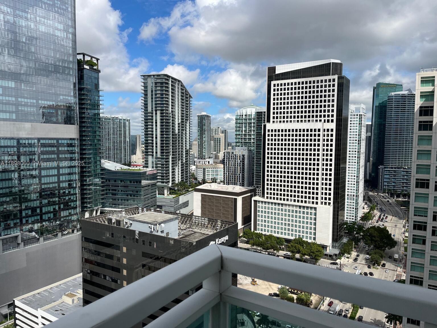 THE PLAZA 901 BRICKELL CO - Residential Lease