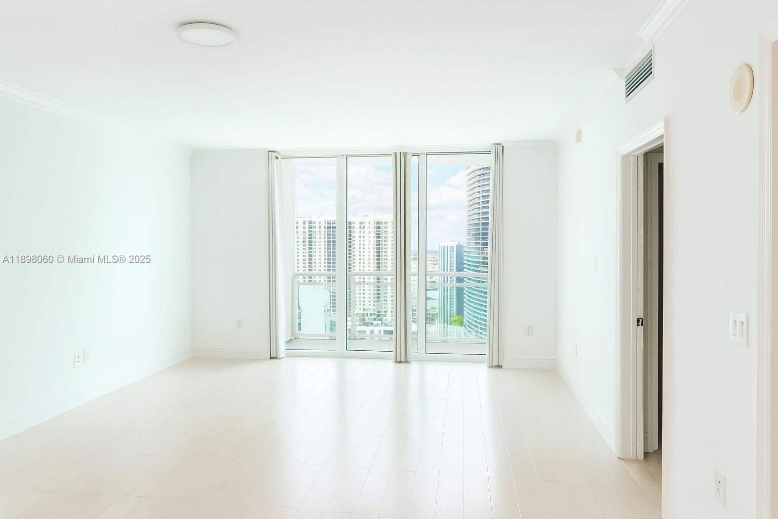 THE PLAZA 901 BRICKELL CO - Residential Lease