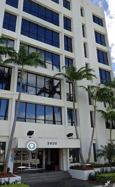 Hollywood's premier office building, modern and well-maintain corner office offers class A finishes and incredible views, Just two buildings east of Hollywood City Hall, this executive office offers 3 large offices, a central bullpen collaboration space, a large reception area, plus a flexible kitchen space, all of this framed by floor to ceiling facing windows. Don't miss out on the opportunity to own this income generating investment property or for your own business.