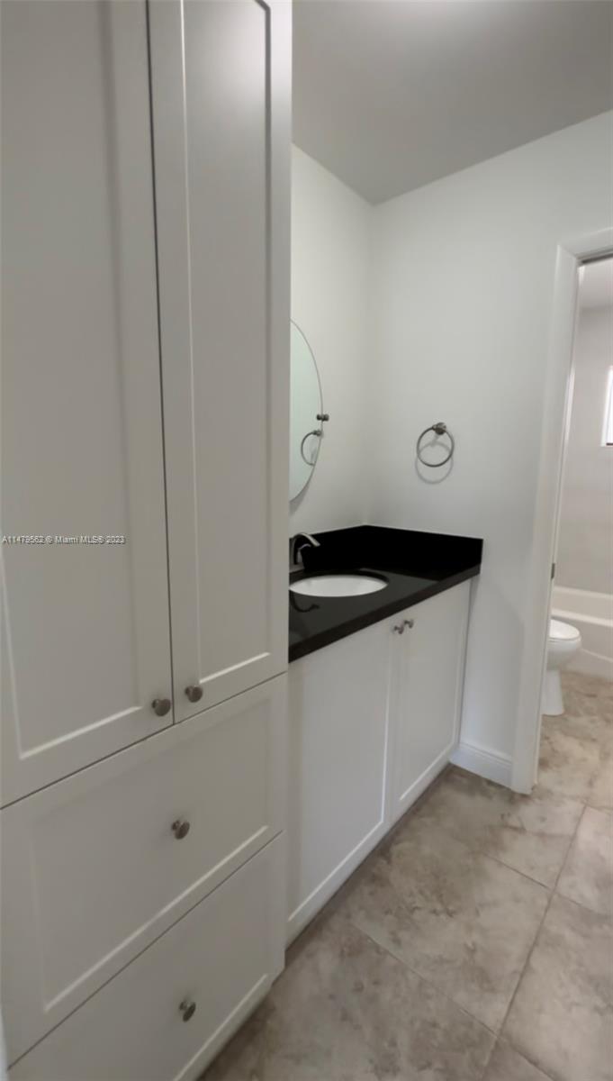 THE HORIZONS CONDO #4 - Residential Lease