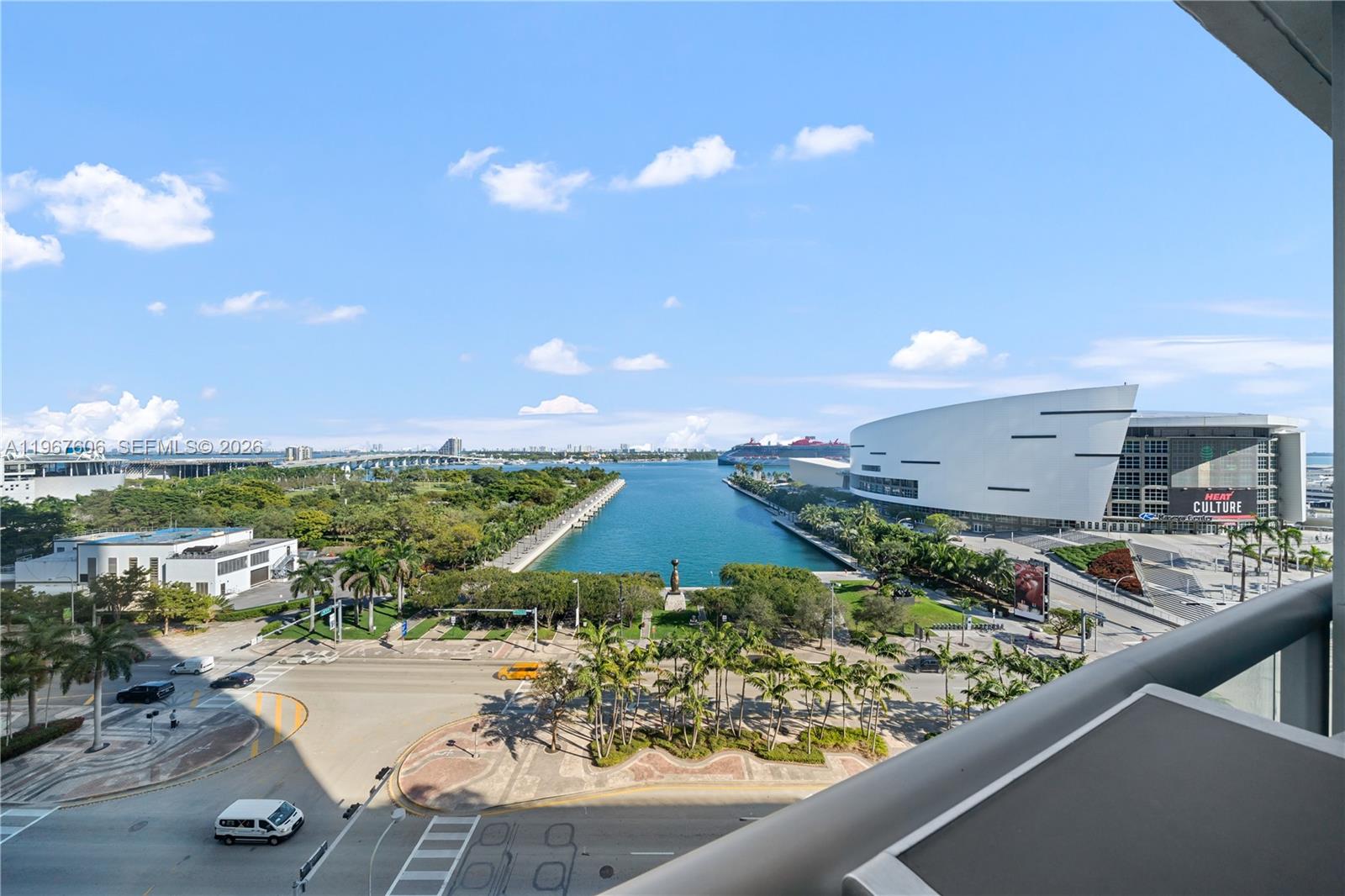 888 Biscayne Blvd 910