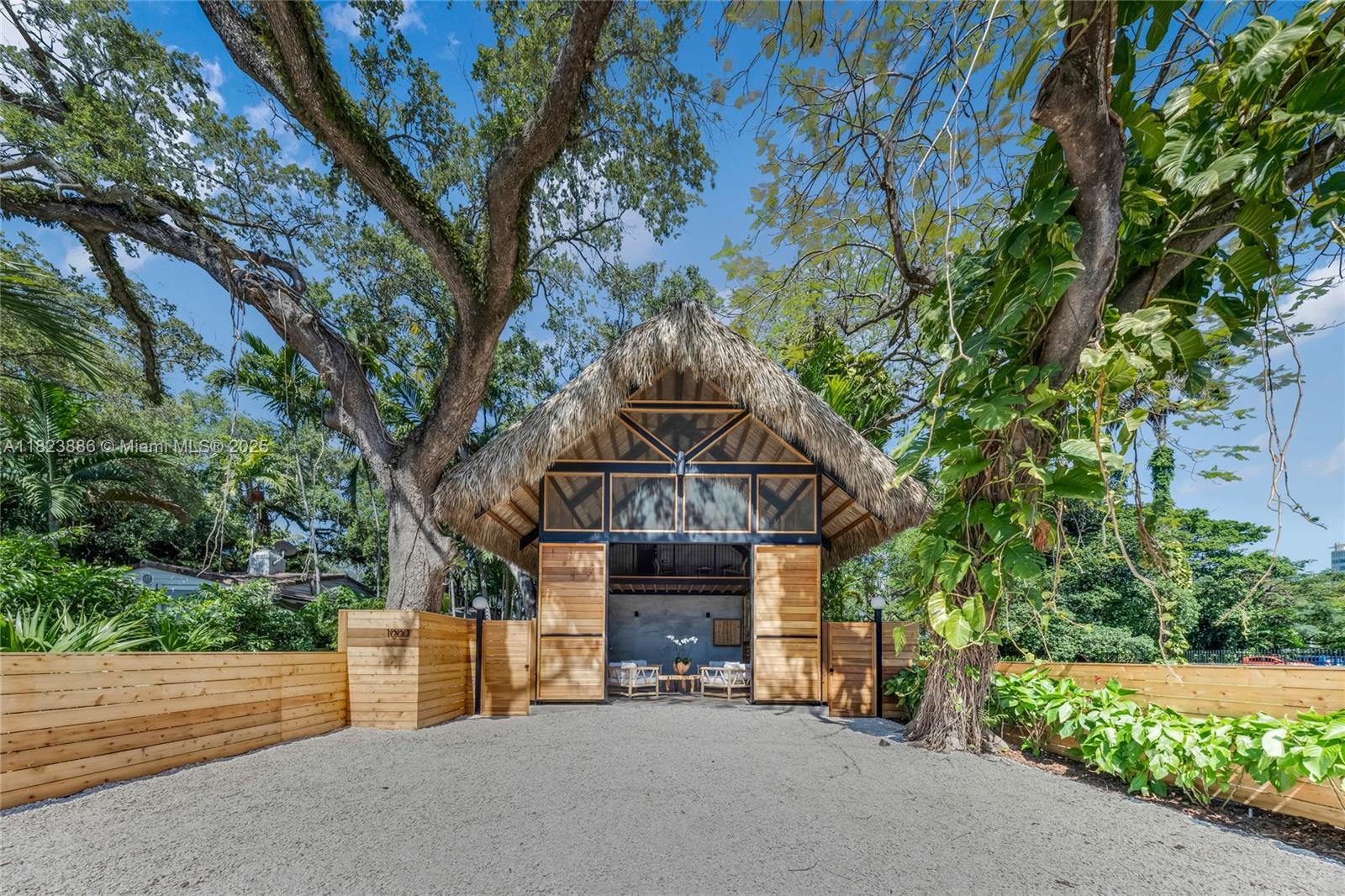 1000 Nw 9th Ct, Miami, Broward County, Florida - 4 Bedrooms  
5 Bathrooms - 