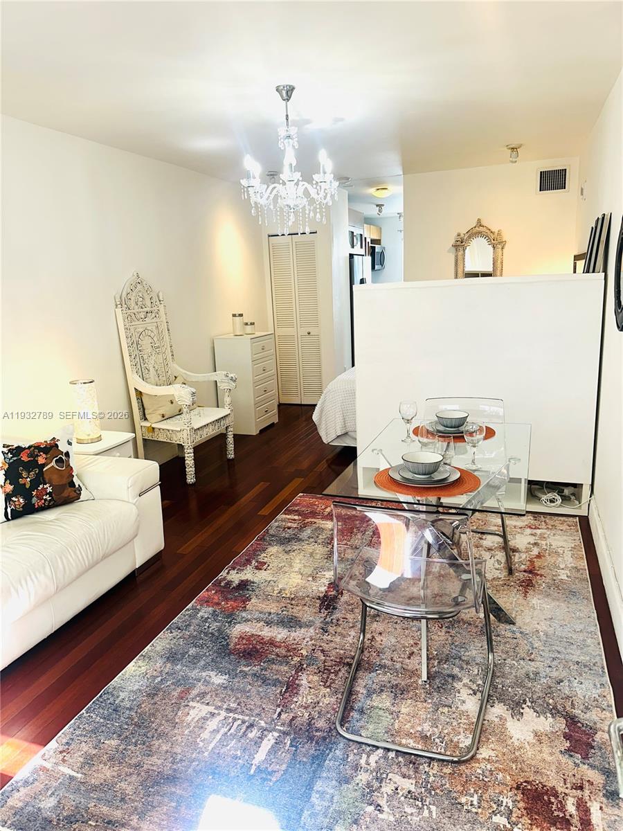 RETREAT CONDO - Residential