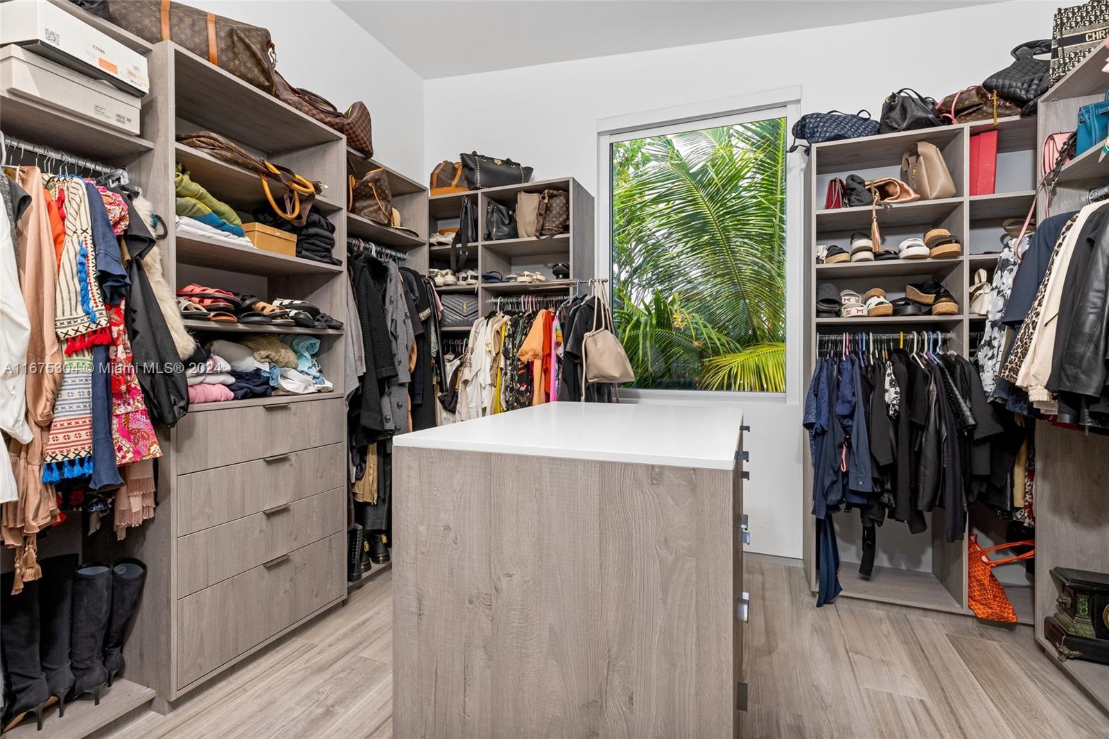 HIBISCUS ISLAND - Residential