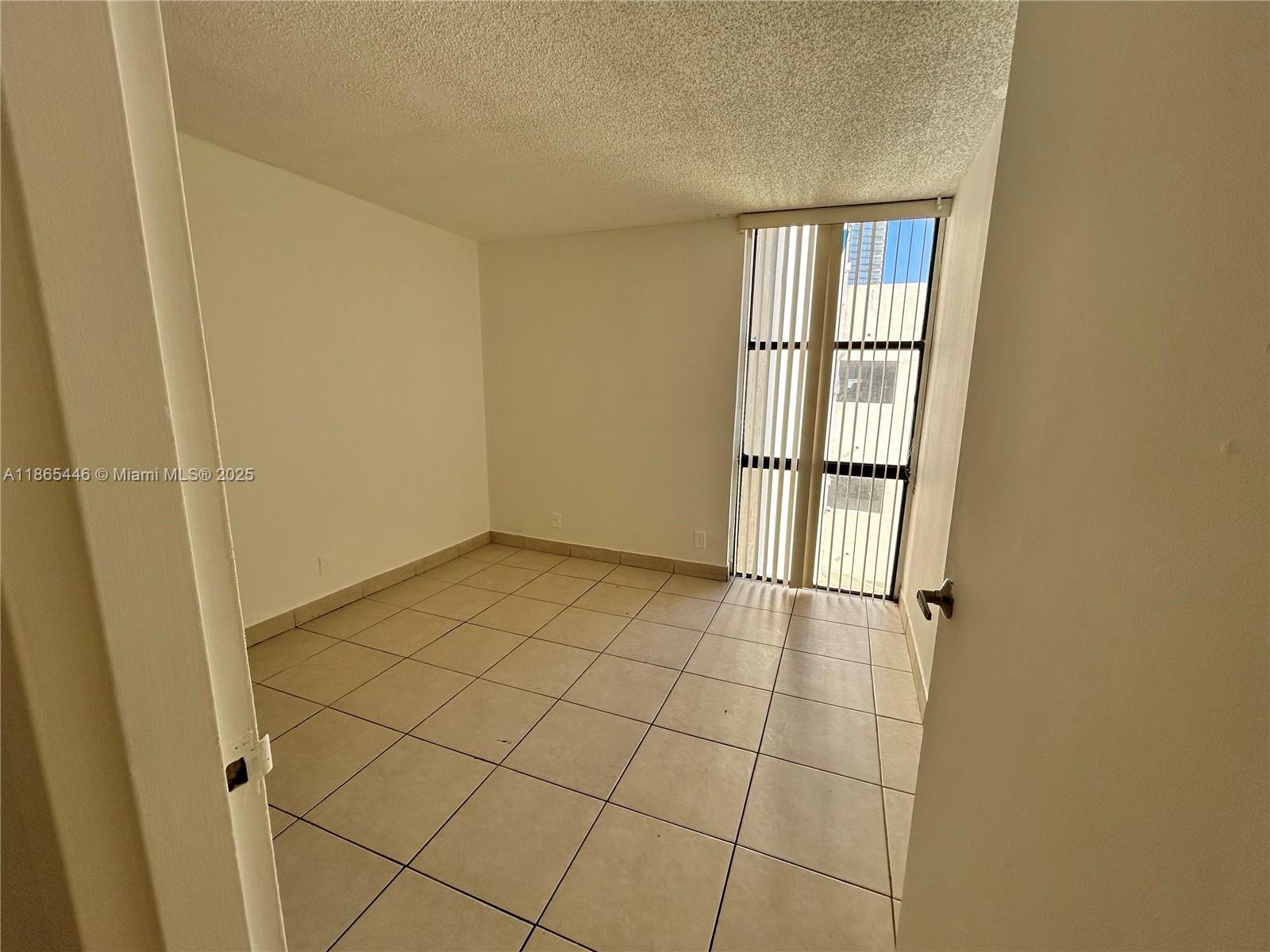 PLAZA OF AMERICAS CONDO P - Residential Lease