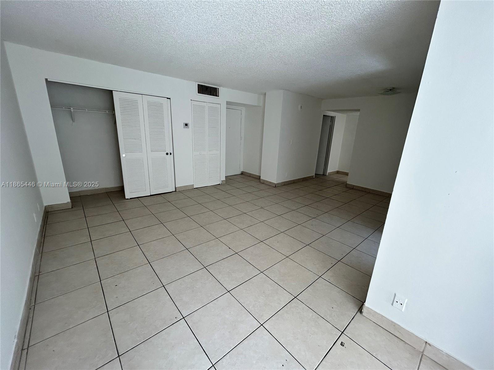 PLAZA OF AMERICAS CONDO P - Residential Lease