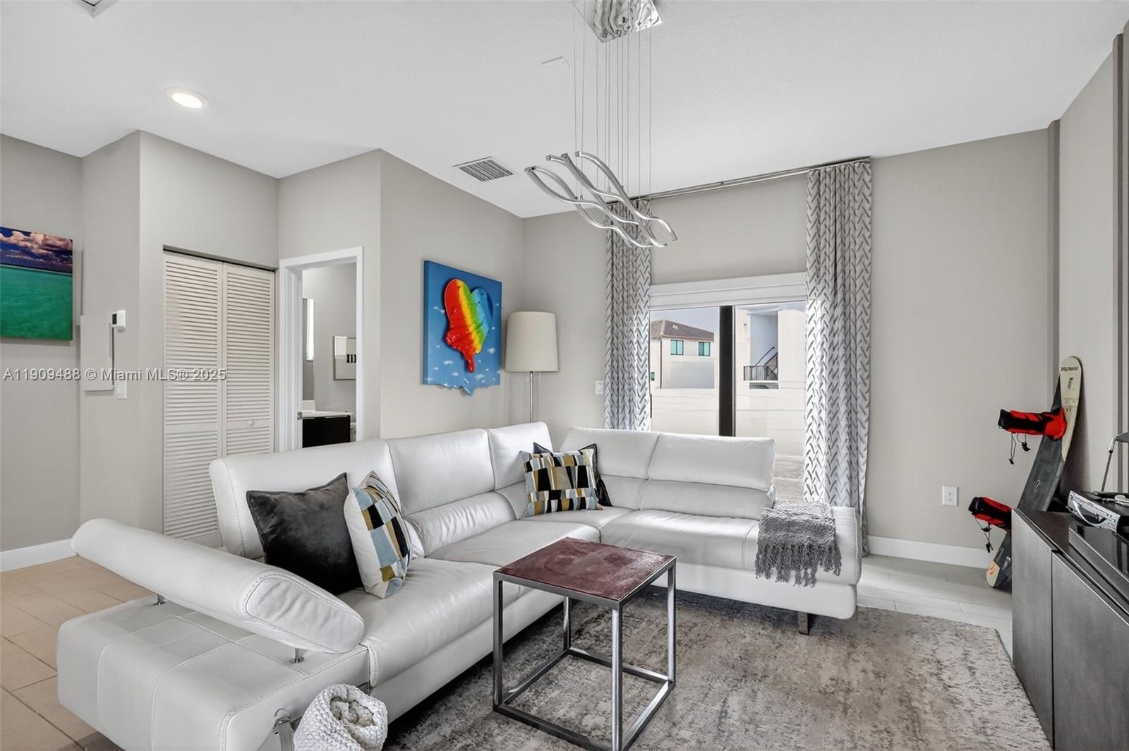 DOWNTOWN DORAL SOUTH - Residential