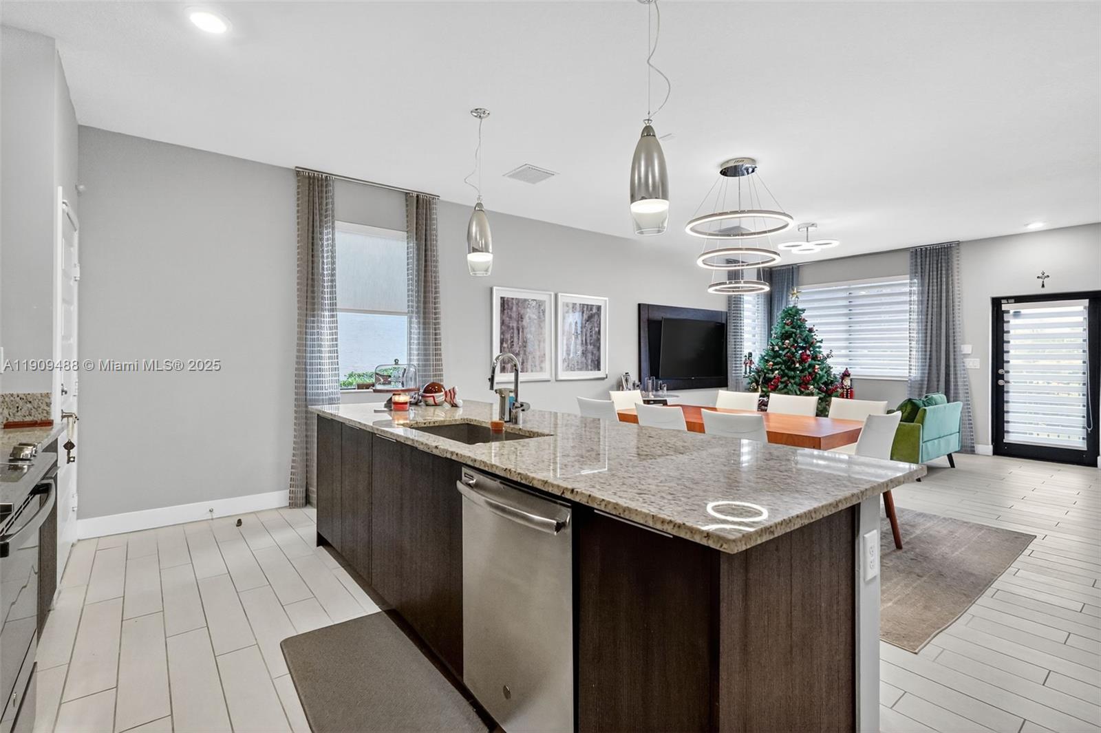 DOWNTOWN DORAL SOUTH - Residential