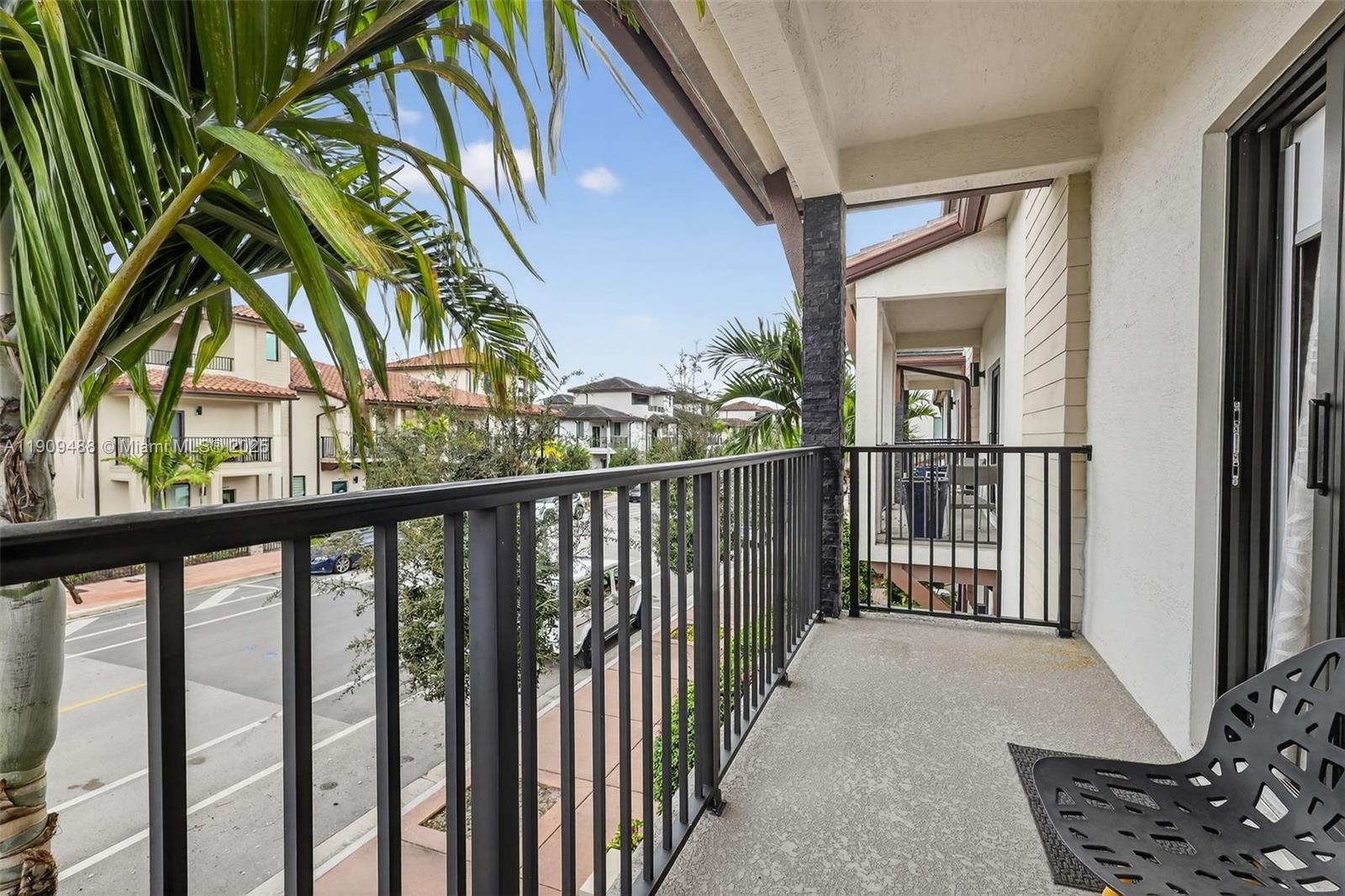 DOWNTOWN DORAL SOUTH - Residential