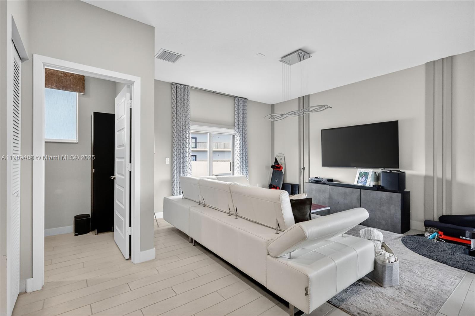 DOWNTOWN DORAL SOUTH - Residential