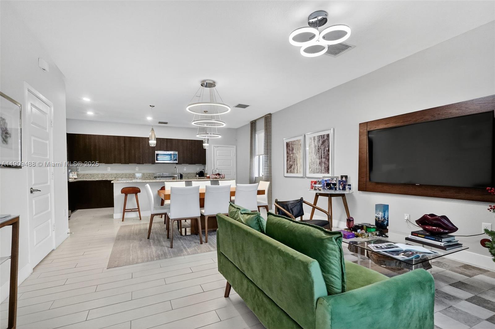 DOWNTOWN DORAL SOUTH - Residential