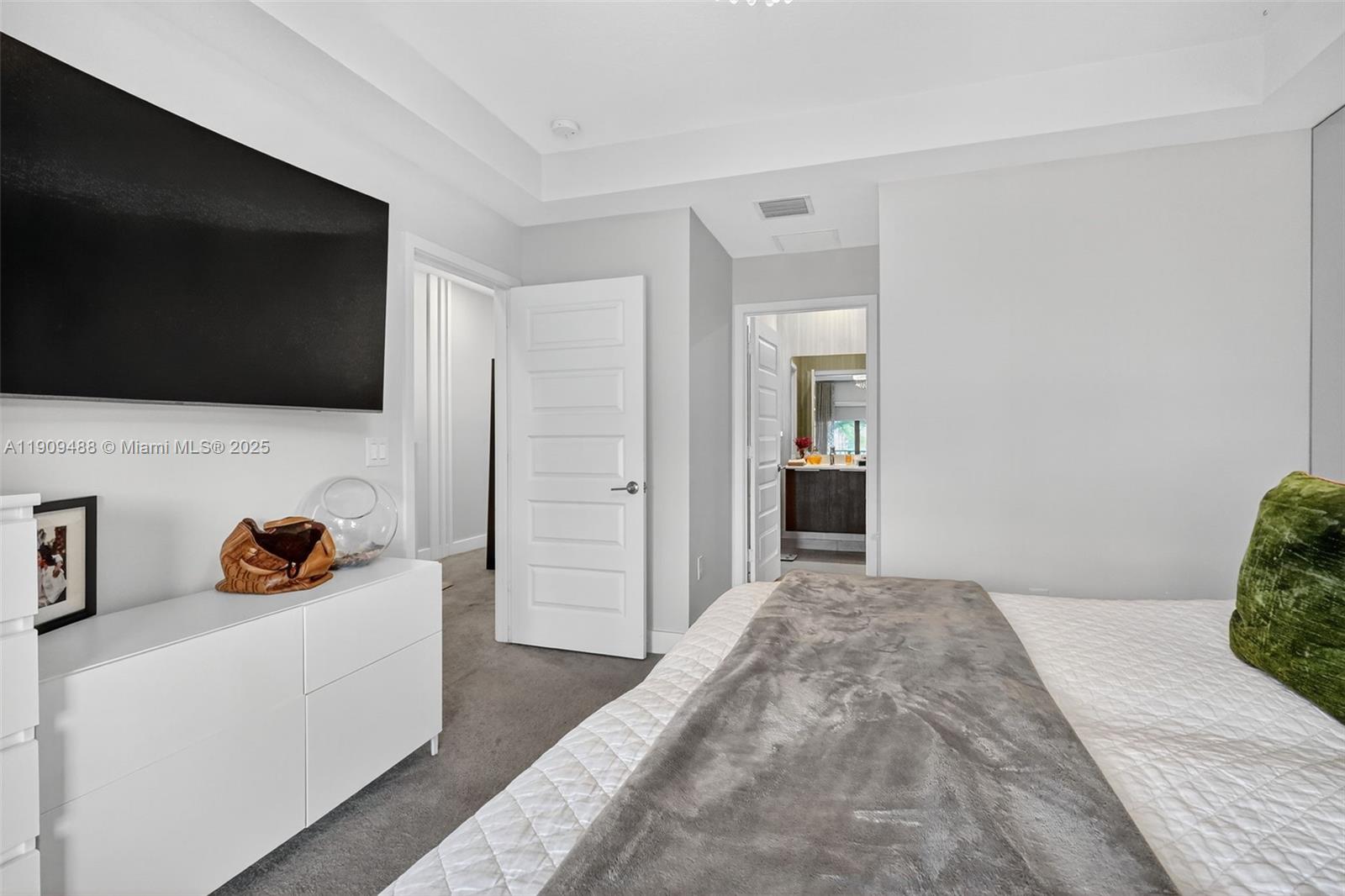 DOWNTOWN DORAL SOUTH - Residential