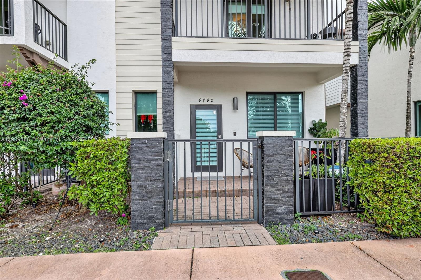 DOWNTOWN DORAL SOUTH - Residential