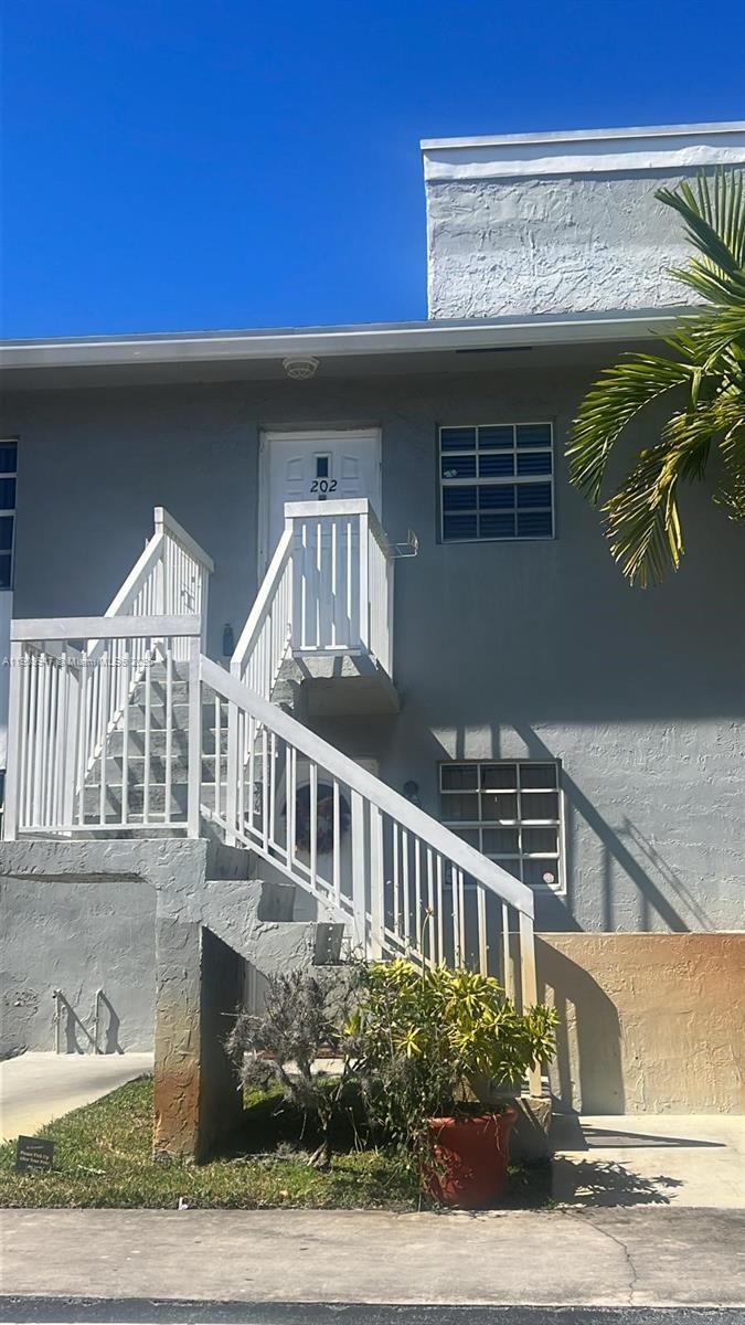 MONTEREY VILLAGE-TWO COND - Residential