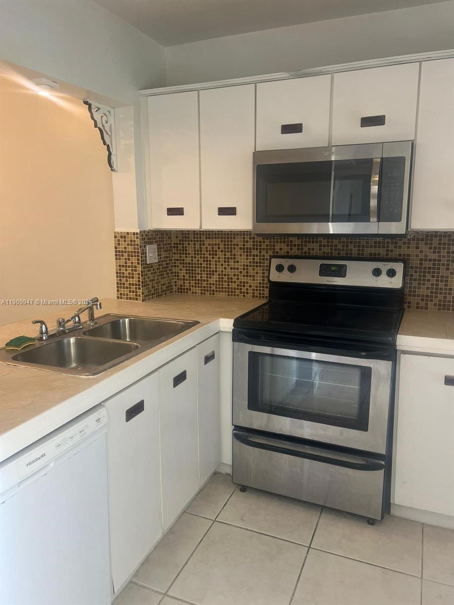 438 NE 210th Cir Ter 202-4B