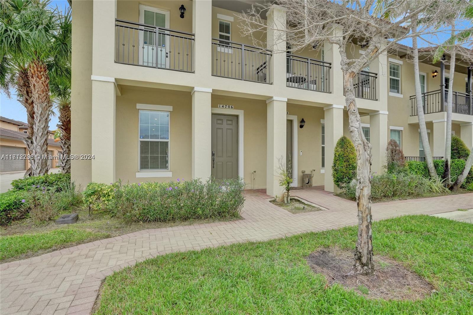 Modern, Fully Renovated Townhouse in Cobblestone, Pembroke Pines: Discover this beautifully updated townhouse in the desirable Cobblestone community, just steps from Whole Foods and a Tesla Supercharger. Built in 2012 and fully remodeled in 2024, this home offers: Impact Windows & New AC:Installed in October 2024 with a 5-year warranty, Luxury Flooring:Durable vinyl plank with a lifetime warranty, Gourmet Kitchen:Marble backsplash, oversized sink, and new stainless steel LG appliances, Stylish Bathrooms:All remodeled with premium materials,
Modern Upgrades:Titan tankless water heater, high-capacity washer/dryer, and customizable recessed lighting. Amenities include gated security, community clubhouse, pool, sun deck, recreation & fitness center, child play area, and more.