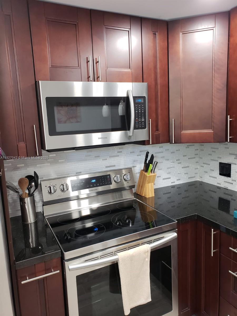 900 NE 12th Ave 302
