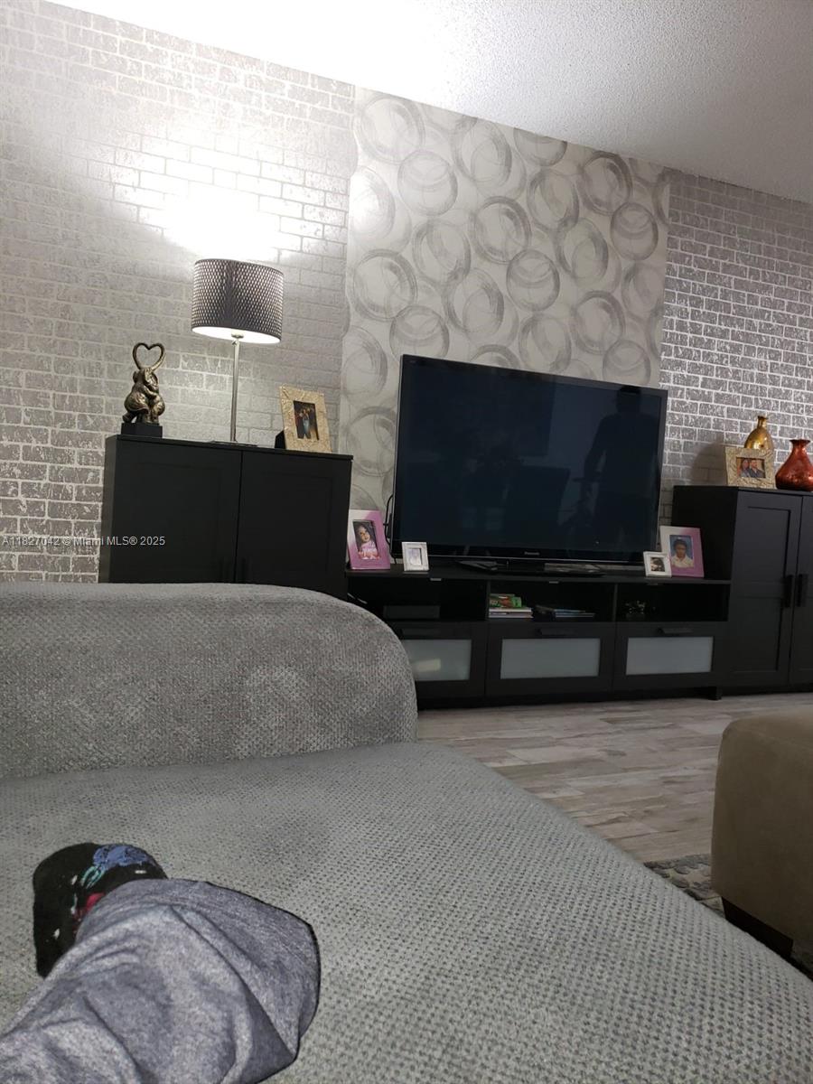 MEADOWBROOK CONDO APTS BL - Residential