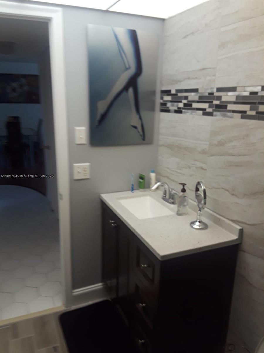 MEADOWBROOK CONDO APTS BL - Residential