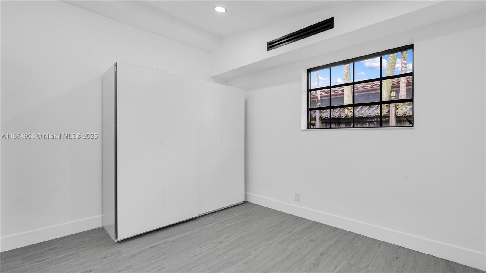 LAUDERDALE ISLES NO 2 - Residential Lease