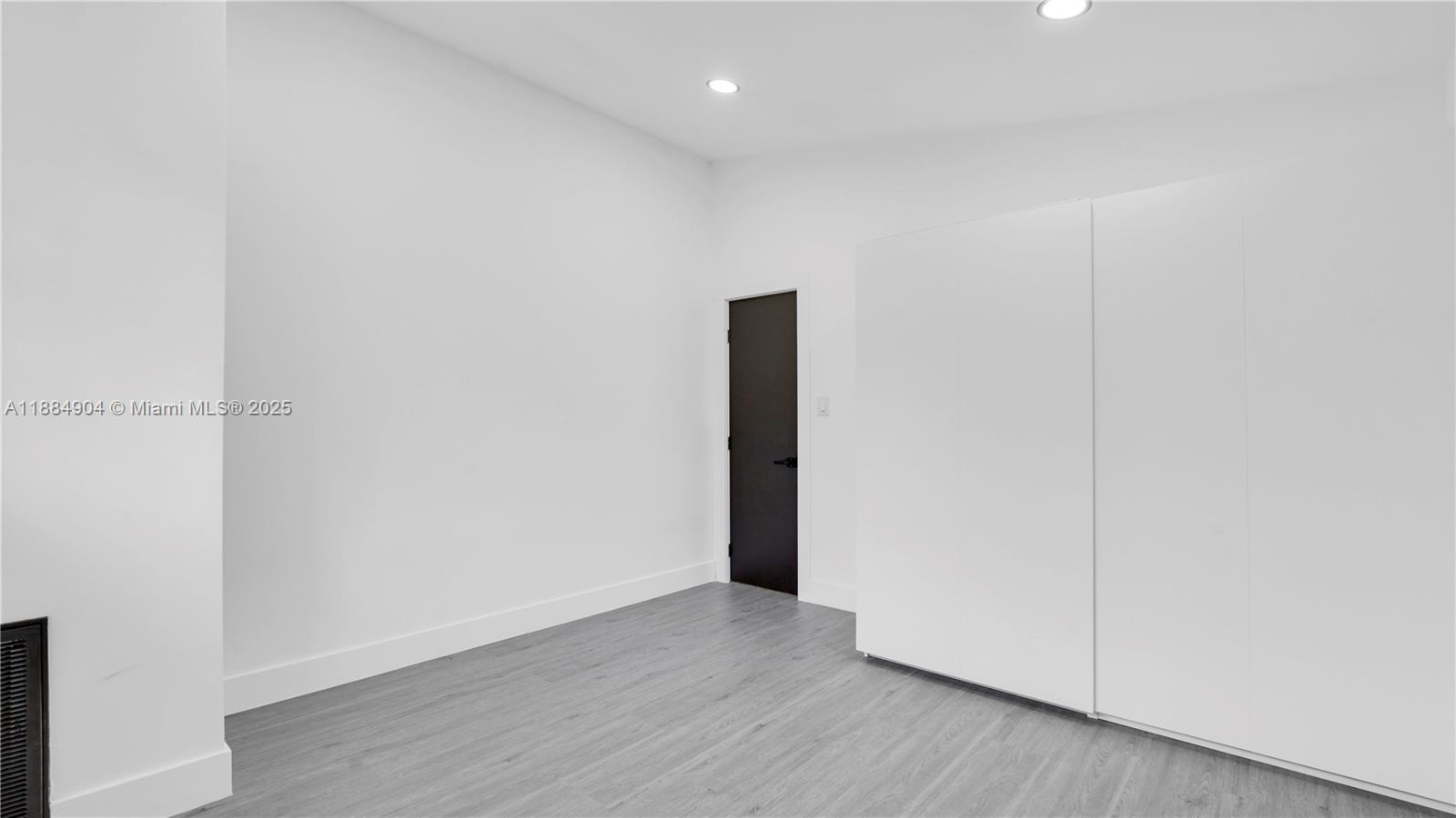 LAUDERDALE ISLES NO 2 - Residential Lease