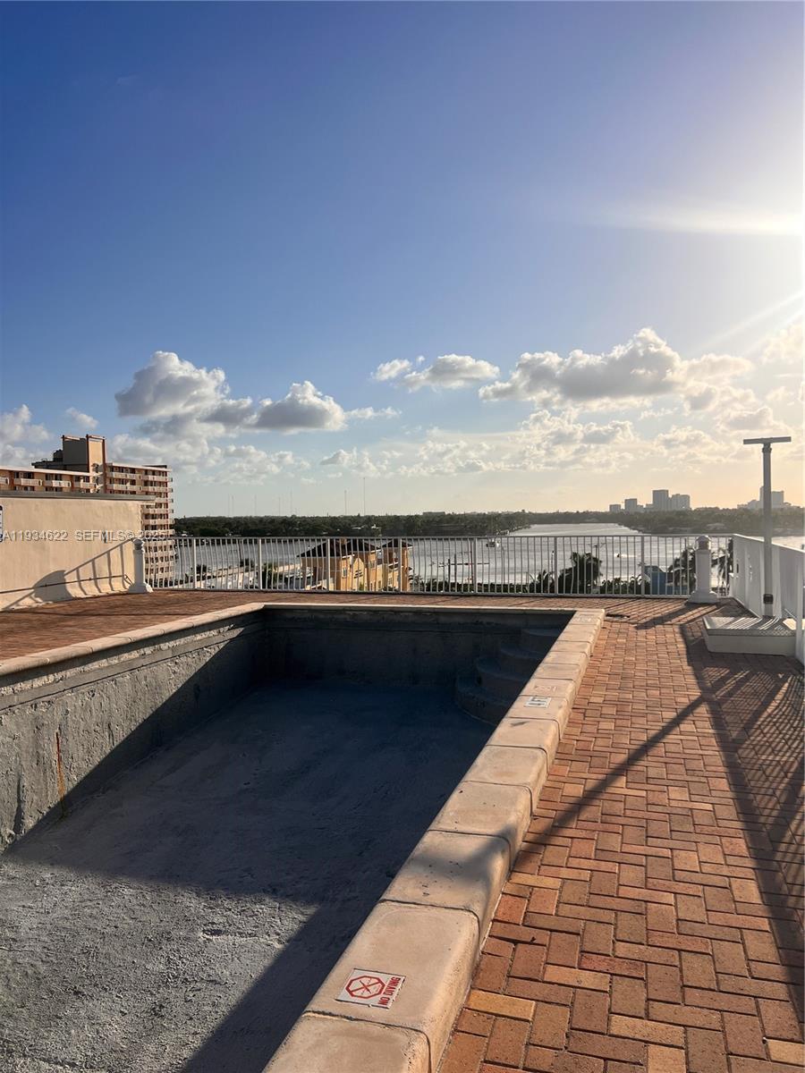 MAINSAIL CONDOMINIUM - Residential