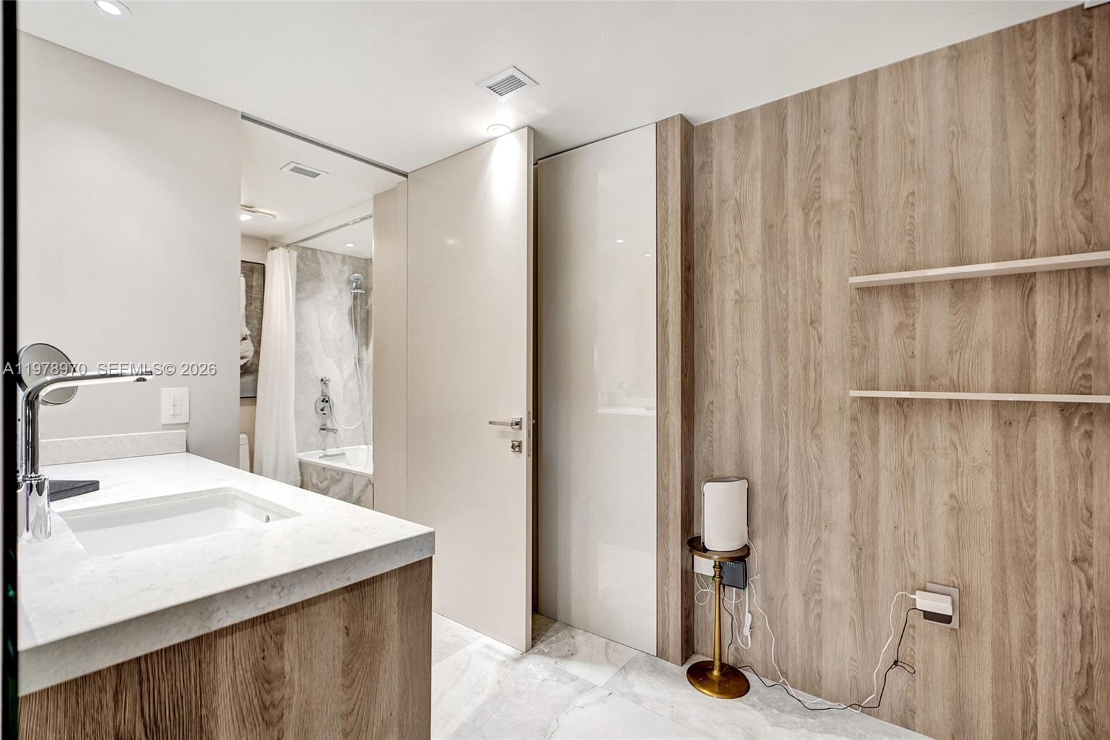 ARLEN HOUSE CONDO - Residential