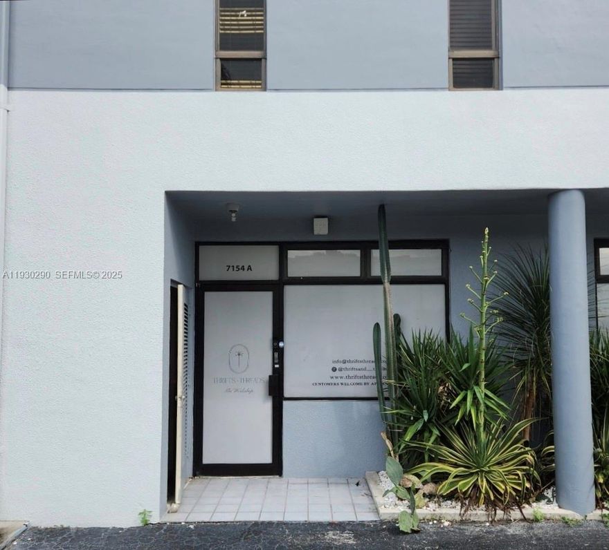 Great office space for lease in the best area of South Miami. Flexible configuration with handicapped private bathroom. Large reception area and kitchen. Rental fee includes water and electricity.