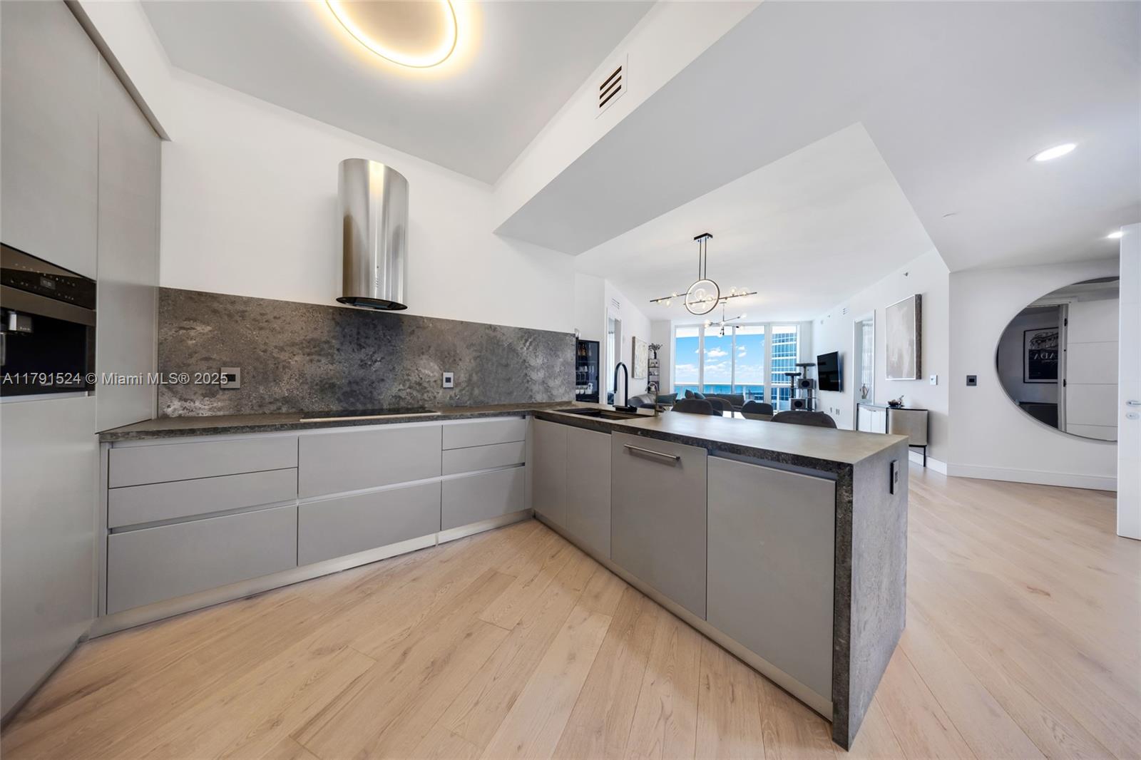 16001 Collins Ave 2+DEN 707