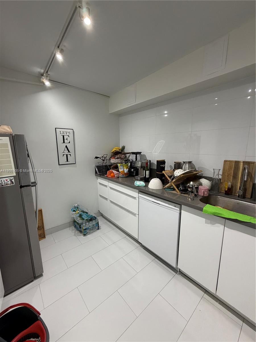 ARLEN HOUSE EAST CONDO - Residential