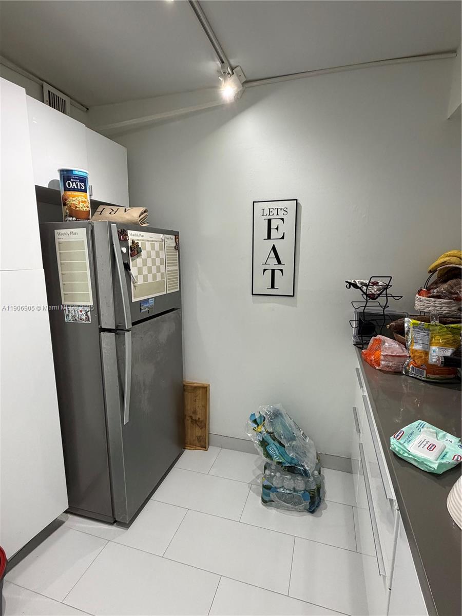 ARLEN HOUSE EAST CONDO - Residential