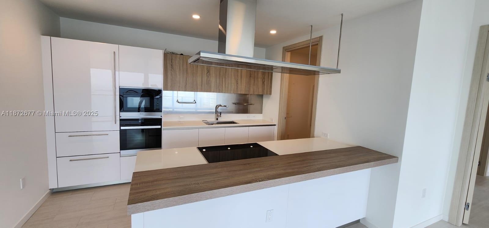 1000 Brickell Plz PH5705