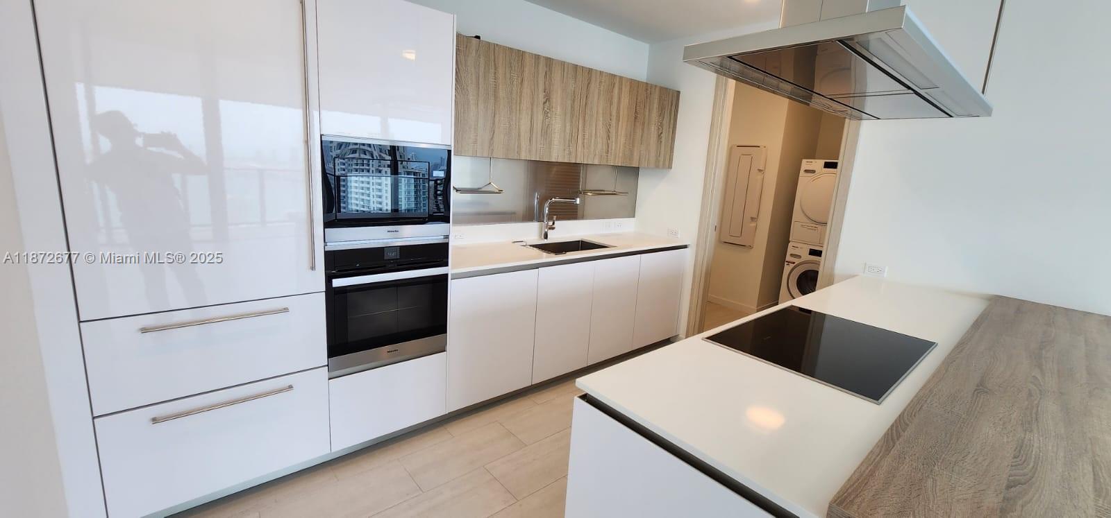 1000 Brickell Plz PH5705