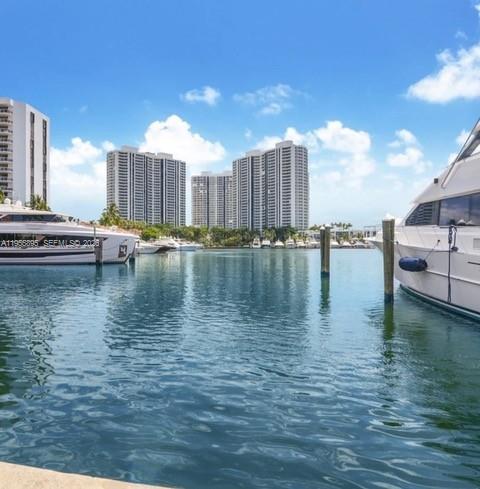 NORTH TOWER AT THE POINT - Residential
