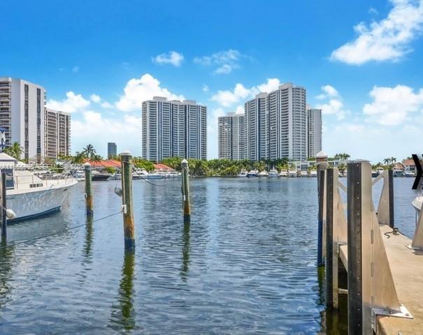 NORTH TOWER AT THE POINT - Residential
